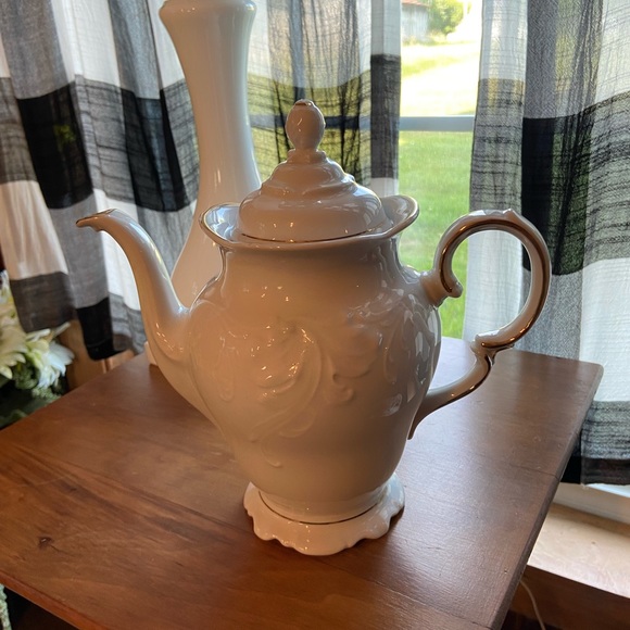 Vintage Wawel Wav23 coffee pot white with gold trim